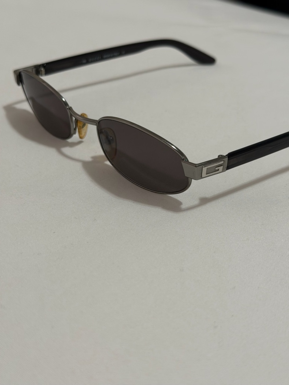 Vintage Gucci Women’s Oval Black Lens Metal Sunglasses - Picture 3 of 10